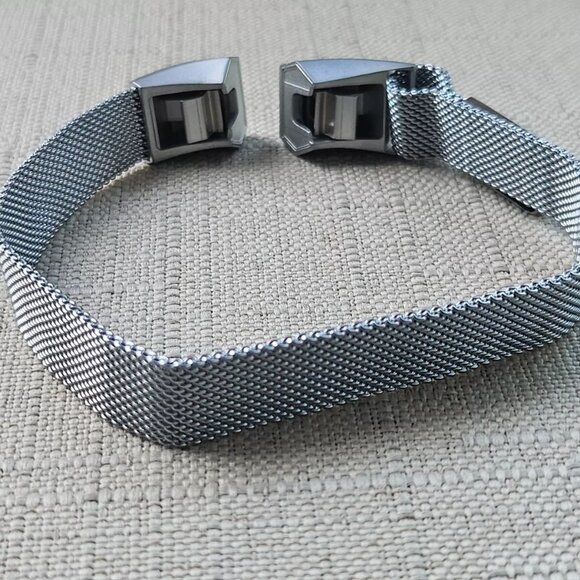 Replacement Band for Fitfit ALTA HR Silver Tone Mesh Metal Strap Size adjustable - Picture 7 of 8